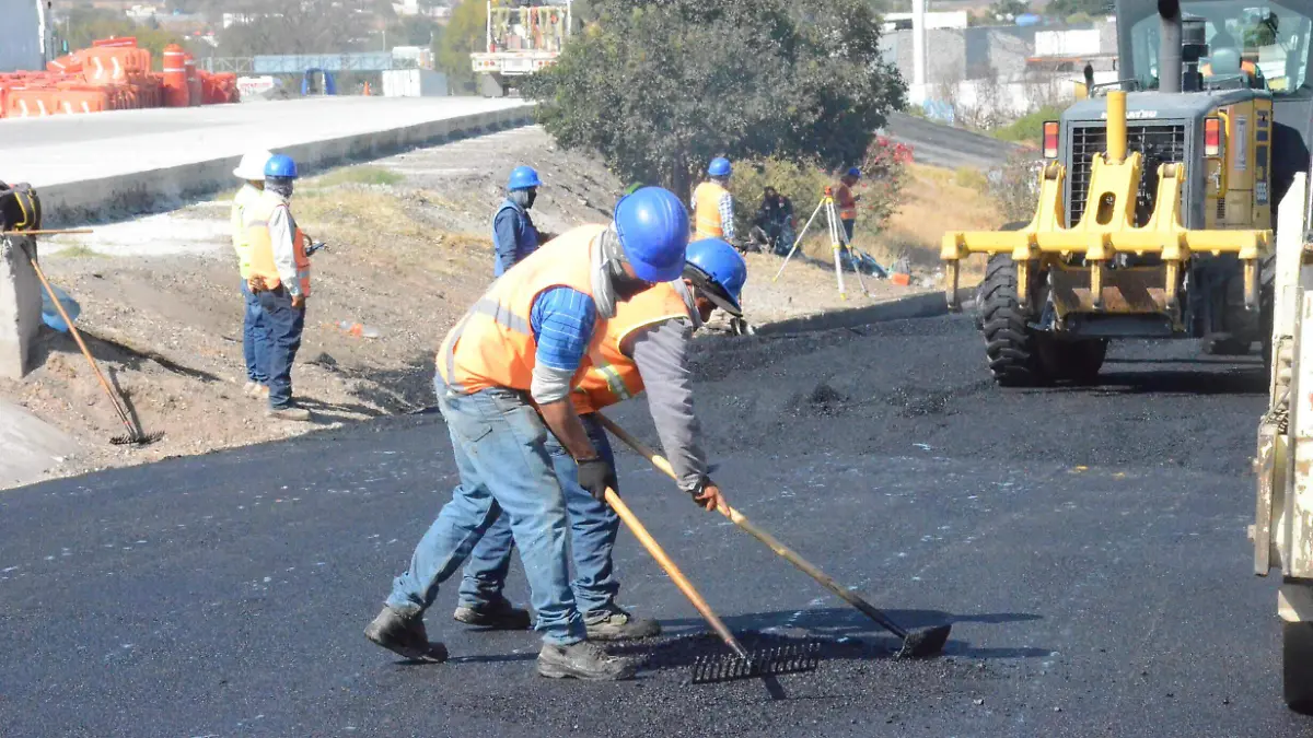 Obras carreteras generan perdidas entre el sector del transporte de carga pesada.  Archivo